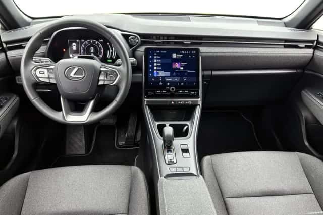 Lexus LBX (2025) thumbnail 4