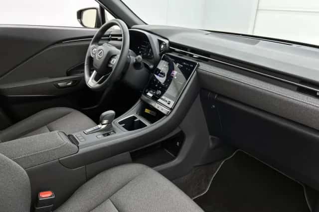 Lexus LBX (2025) thumbnail 6