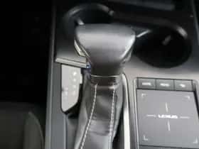Lexus UX (2019) thumbnail 26