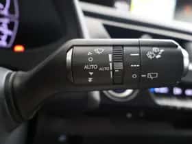 Lexus UX (2019) thumbnail 10