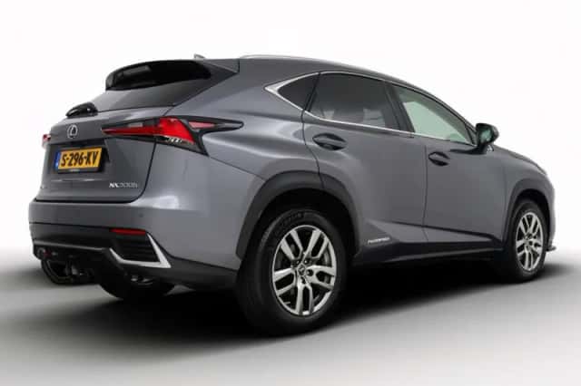 Lexus NX (2020) thumbnail 2