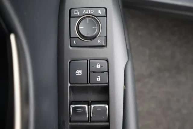 Lexus NX (2020) thumbnail 4