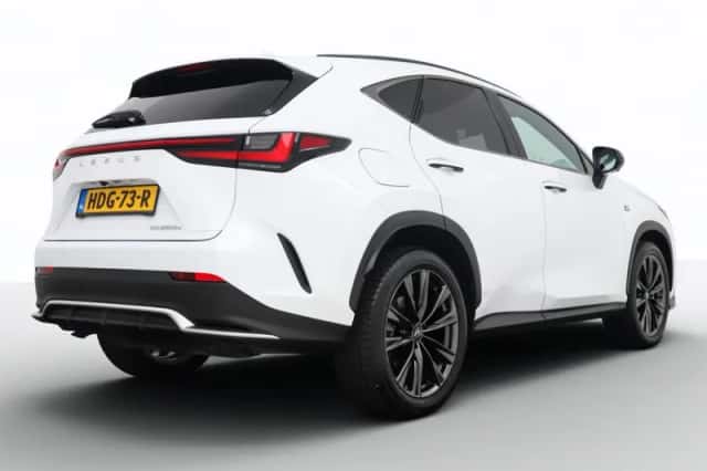 Lexus NX (2025) thumbnail 2