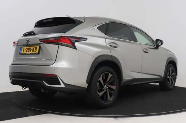 Lexus NX (2019) thumbnail 2