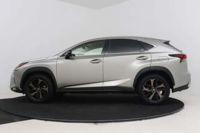 Lexus NX (2019) thumbnail 3