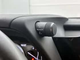Lexus UX (2024) thumbnail 25