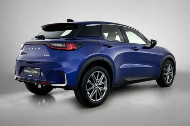 Lexus LBX (2024) thumbnail 2