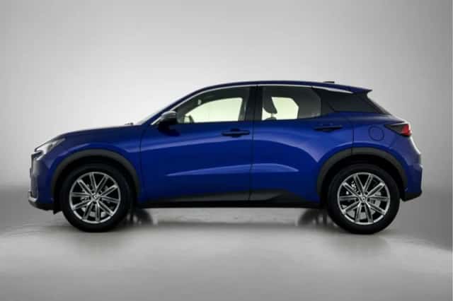 Lexus LBX (2024) thumbnail 3