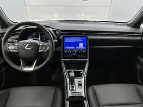 Lexus LBX (2024) thumbnail 4