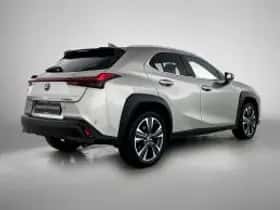 Lexus UX (2022) thumbnail 3