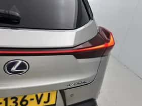 Lexus UX (2022) thumbnail 30