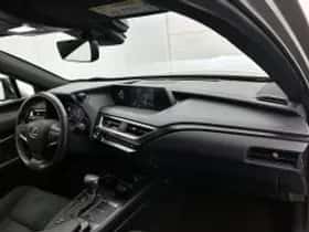 Lexus UX (2022) thumbnail 7