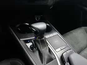 Lexus UX (2022) thumbnail 10