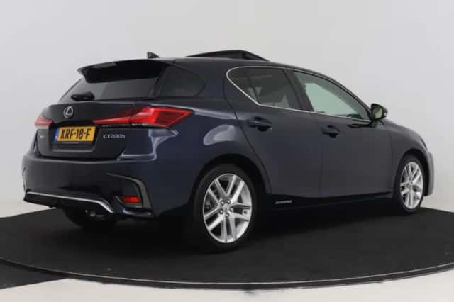 Lexus CT (2018) thumbnail 2