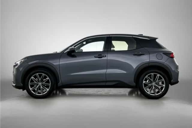 Lexus LBX (2025) thumbnail 3