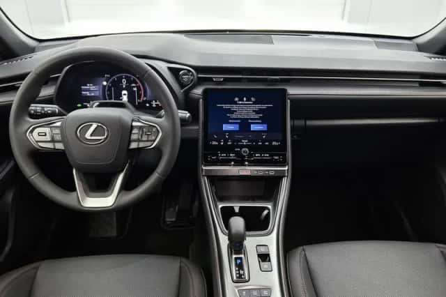 Lexus LBX (2025) thumbnail 4