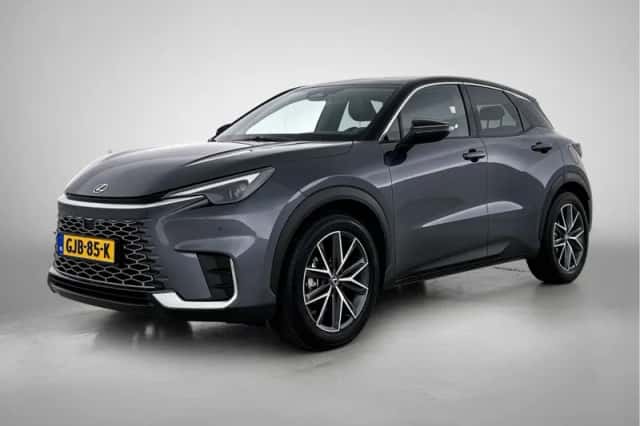 Lexus LBX (2024) thumbnail 1