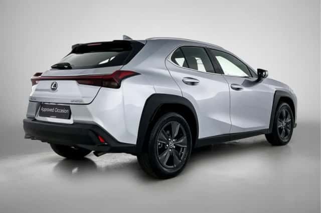 Lexus UX (2024) thumbnail 2