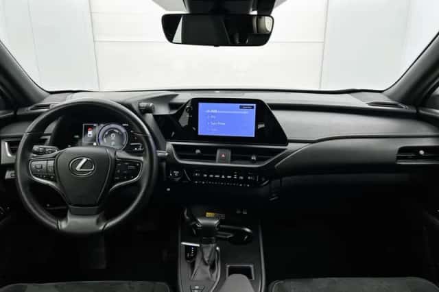 Lexus UX (2024) thumbnail 4