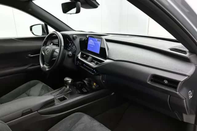 Lexus UX (2024) thumbnail 6