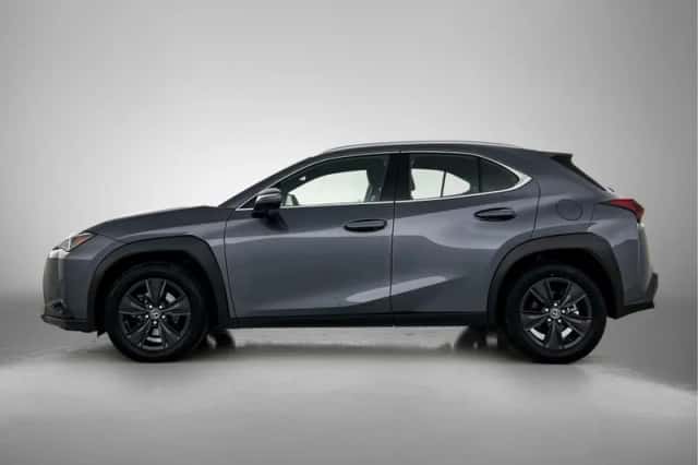 Lexus UX (2024) thumbnail 3