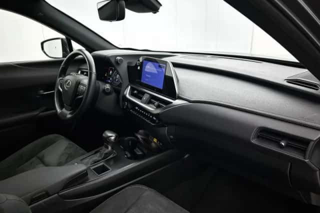 Lexus UX (2024) thumbnail 6