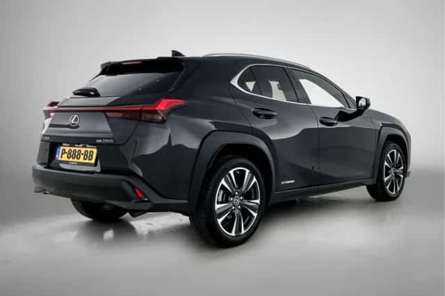 Lexus UX (2022) thumbnail 2