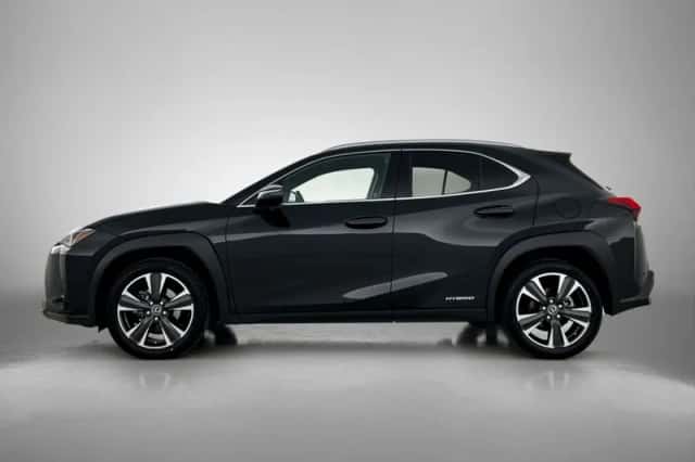 Lexus UX (2022) thumbnail 3