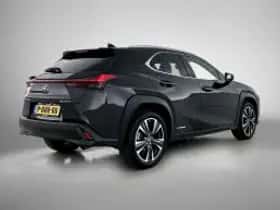 Lexus UX (2022) thumbnail 3