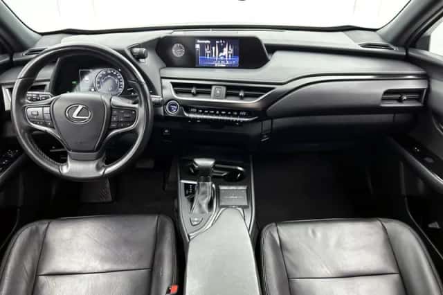 Lexus UX (2022) thumbnail 4