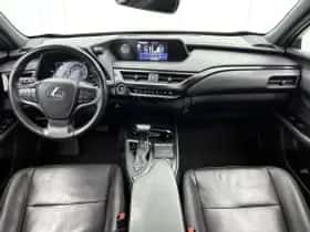Lexus UX (2022) thumbnail 5