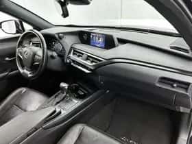 Lexus UX (2022) thumbnail 6