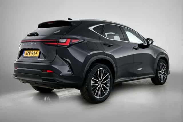 Lexus NX (2022) thumbnail 2