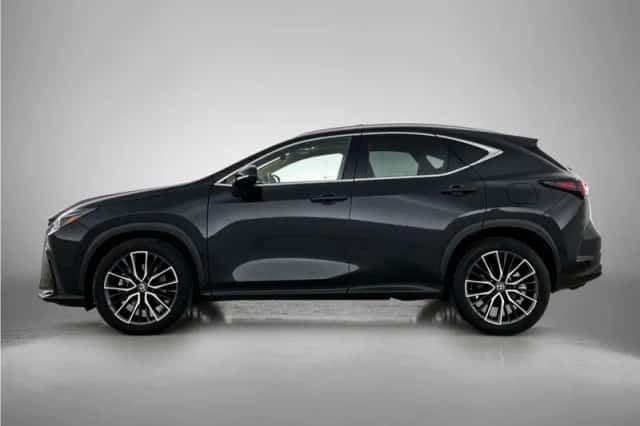 Lexus NX (2022) thumbnail 3