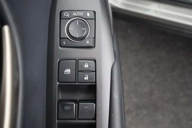 Lexus NX (2016) thumbnail 4