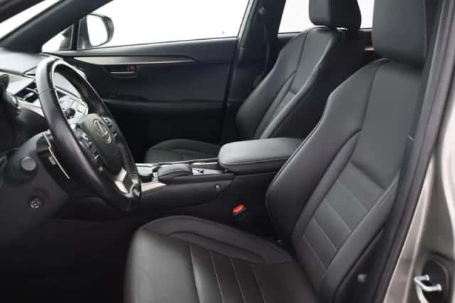 Lexus NX (2016) thumbnail 6