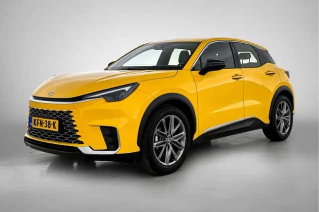 Lexus LBX (2024) thumbnail 1