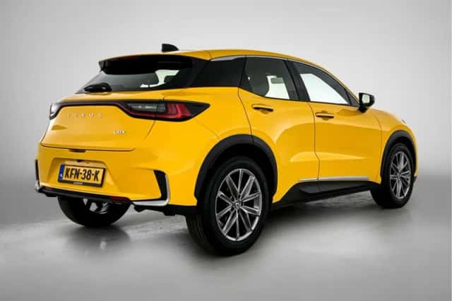 Lexus LBX (2024) thumbnail 2