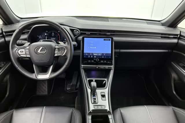 Lexus LBX (2024) thumbnail 4