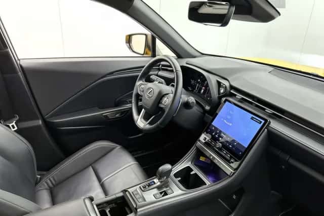 Lexus LBX (2024) thumbnail 6