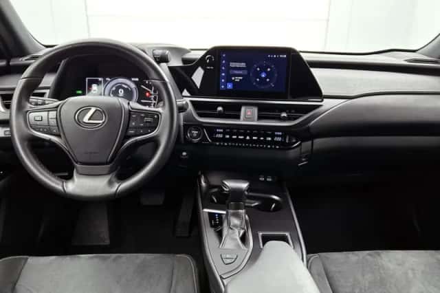 Lexus UX (2024) thumbnail 5