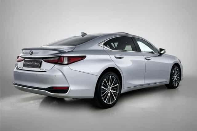 Lexus ES (2024) thumbnail 2