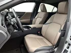 Lexus ES (2024) thumbnail 16