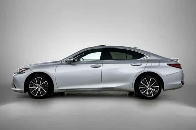 Lexus ES (2024) thumbnail 3