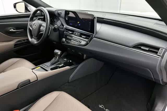 Lexus ES (2024) thumbnail 6