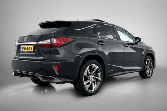 Lexus RX (2017) thumbnail 2