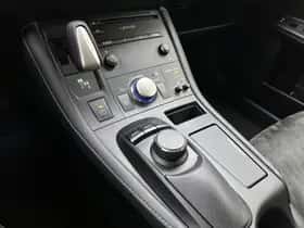 Lexus CT (2016) thumbnail 10