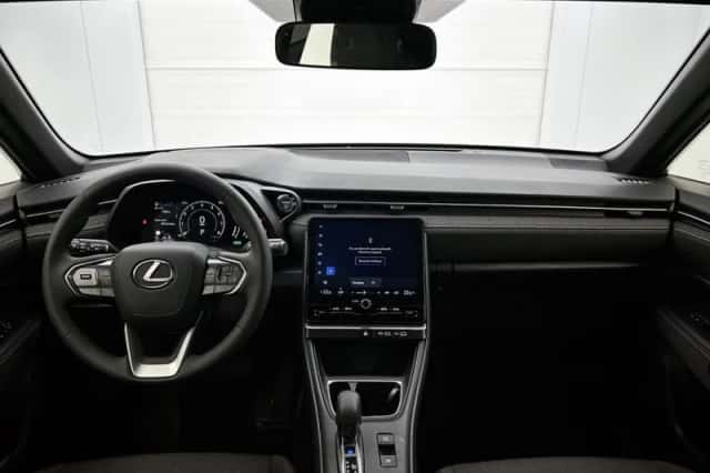 Lexus LBX (2024) thumbnail 4