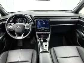 Lexus LBX (2024) thumbnail 4