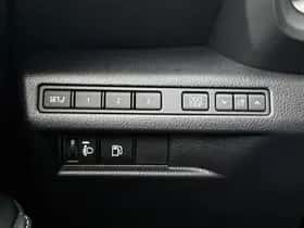 Lexus LBX (2024) thumbnail 37
